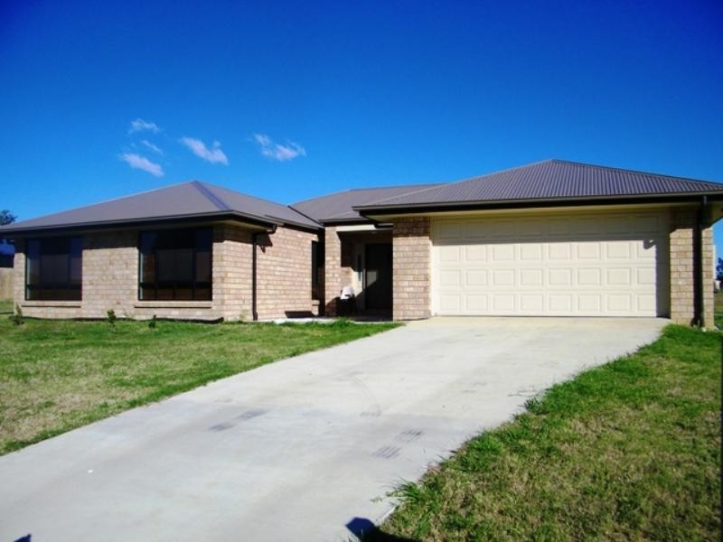 10 Ivory Close, Peak Crossing QLD 4306