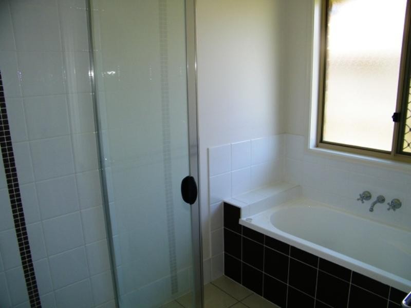 102 Anna Drive, Raceview QLD 4305