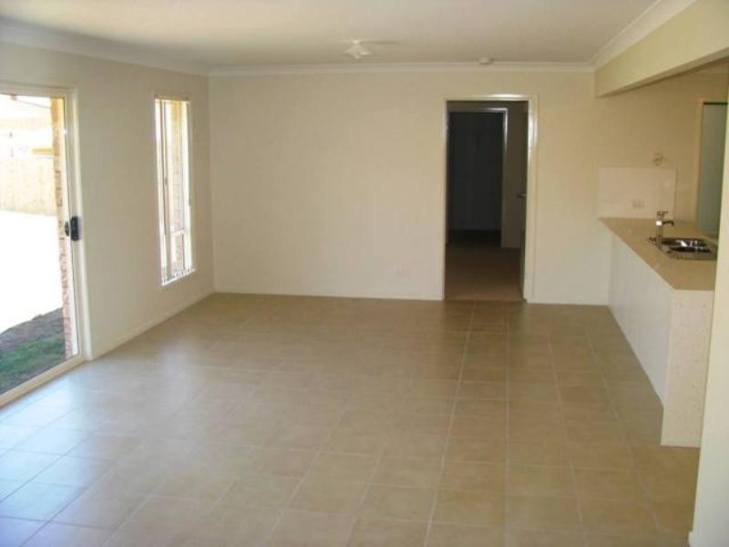 89 High Street, Blackstone QLD 4304