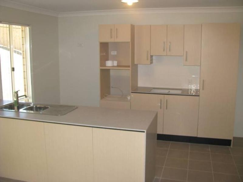 5 Eric Drive, Blackstone QLD 4304