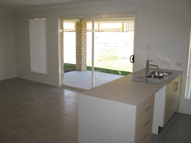 5 Eric Drive, Blackstone QLD 4304