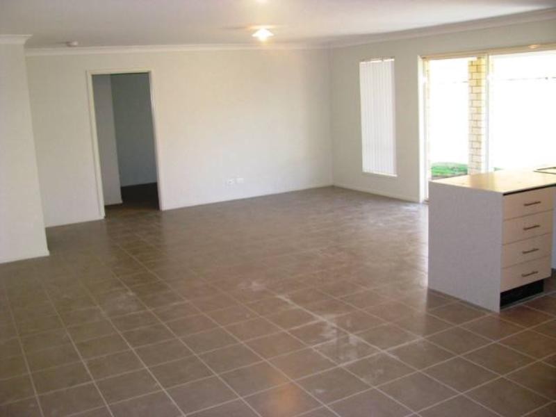 5 Eric Drive, Blackstone QLD 4304