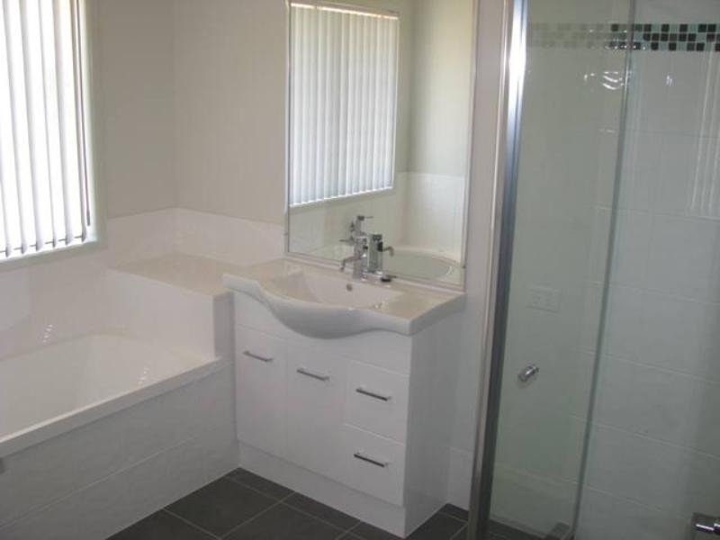 5 Eric Drive, Blackstone QLD 4304