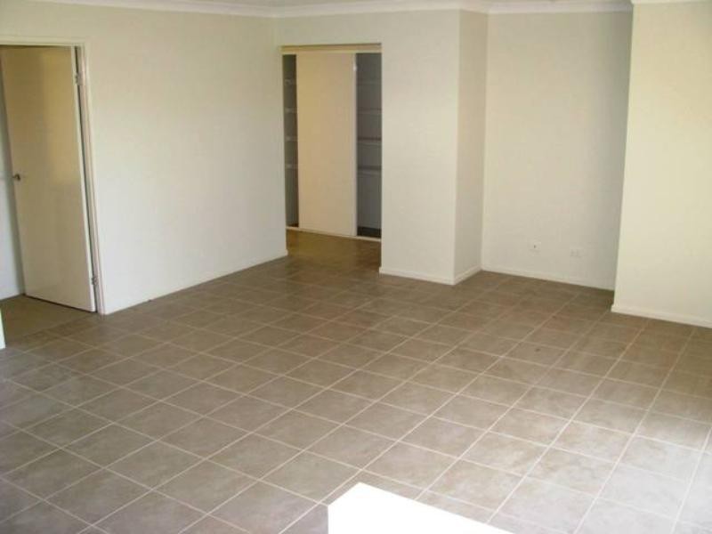 11 Eric Drive, Blackstone QLD 4304