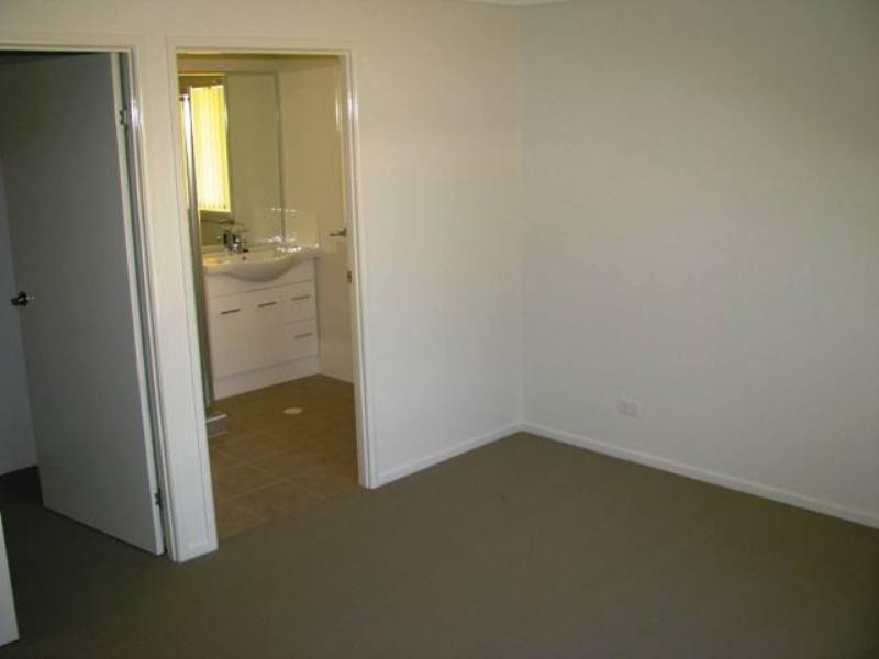 11 Eric Drive, Blackstone QLD 4304