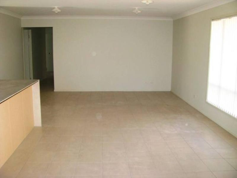 9 Eric Drive, Blackstone QLD 4304