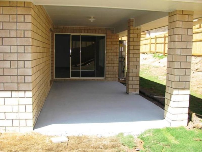 9 Eric Drive, Blackstone QLD 4304