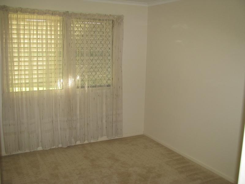 23 Pine Street, Flinders View QLD 4305