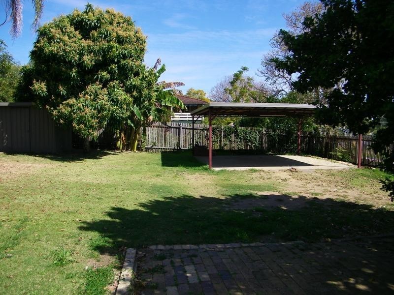 23 Pine Street, Flinders View QLD 4305