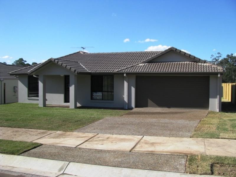 33 Eric Drive, Blackstone QLD 4304