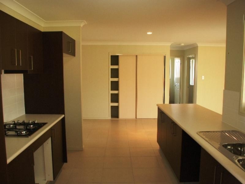 33 Eric Drive, Blackstone QLD 4304