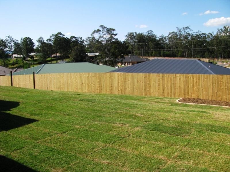 33 Eric Drive, Blackstone QLD 4304