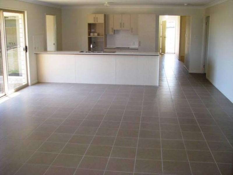 87 High Street, Blackstone QLD 4304