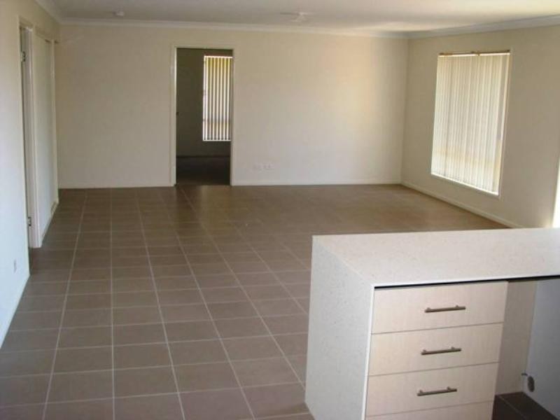 87 High Street, Blackstone QLD 4304