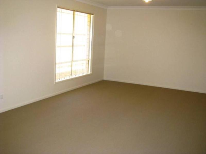 87 High Street, Blackstone QLD 4304