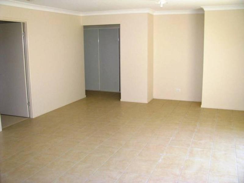 114 High Street, Blackstone QLD 4304