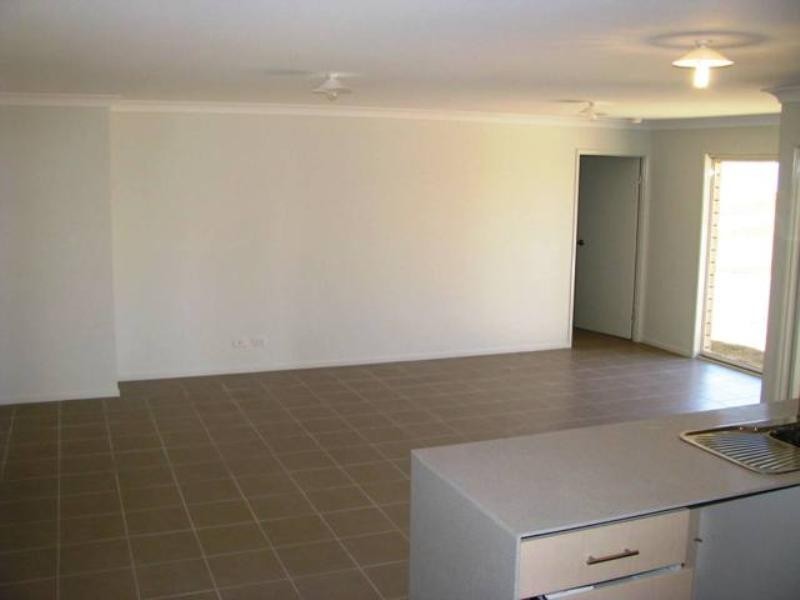 25 Eric Drive, Blackstone QLD 4304