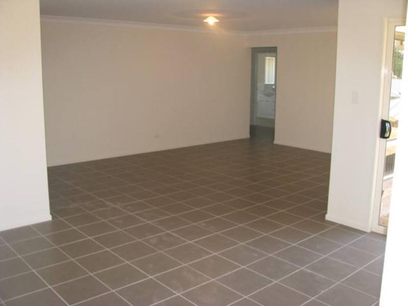 27 Eric Drive, Blackstone QLD 4304