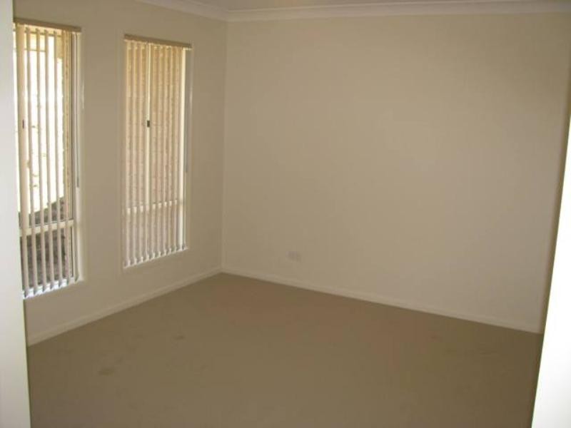 27 Eric Drive, Blackstone QLD 4304