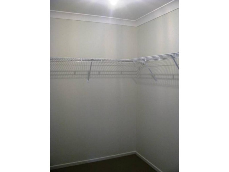 17 Figtree Court, Yamanto QLD 4305