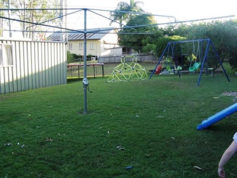 2 Marginson Street, Leichhardt QLD 4305