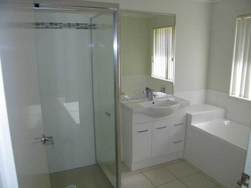 5 Figtree Court, Yamanto QLD 4305