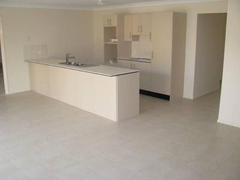 15 Figtree Court, Yamanto QLD 4305