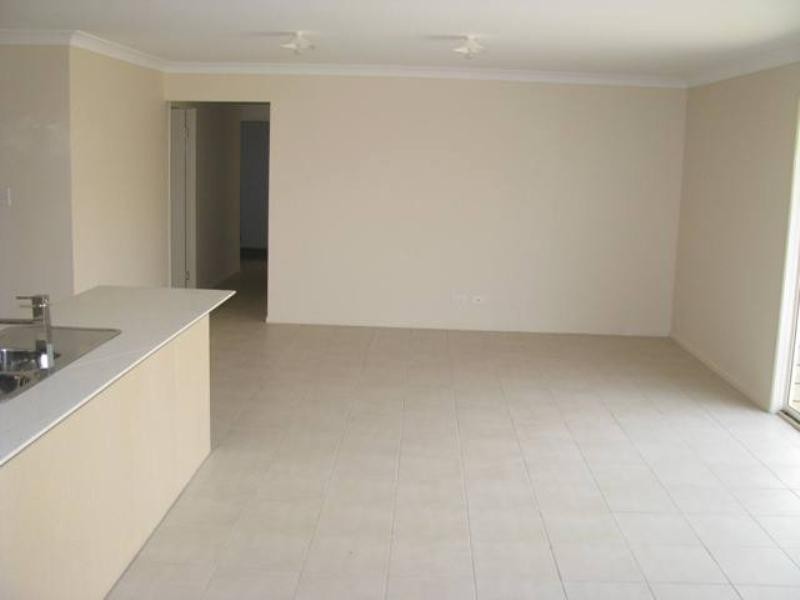 15 Figtree Court, Yamanto QLD 4305