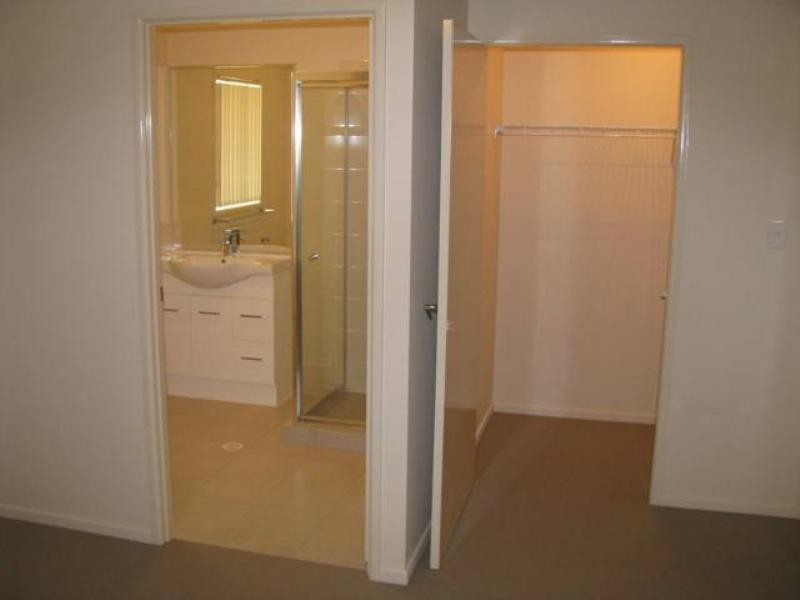 15 Figtree Court, Yamanto QLD 4305