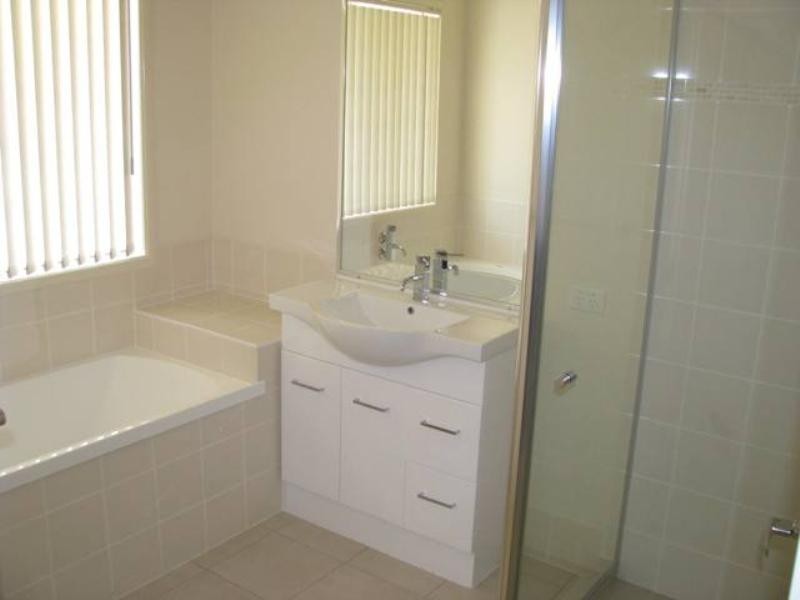 15 Figtree Court, Yamanto QLD 4305