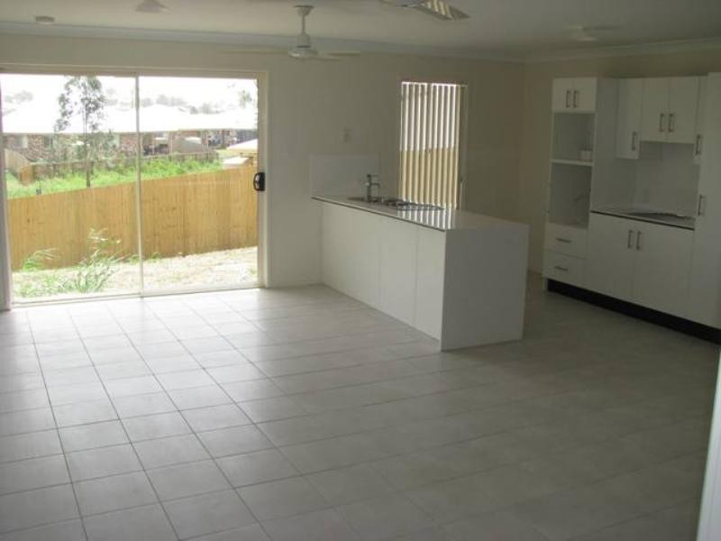 8 Figtree Court, Yamanto QLD 4305