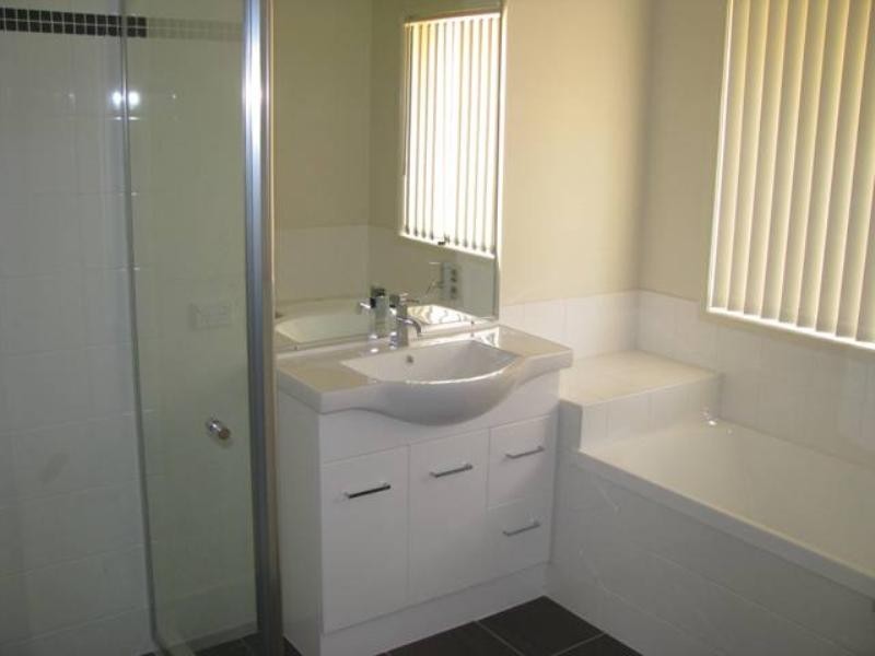 8 Figtree Court, Yamanto QLD 4305