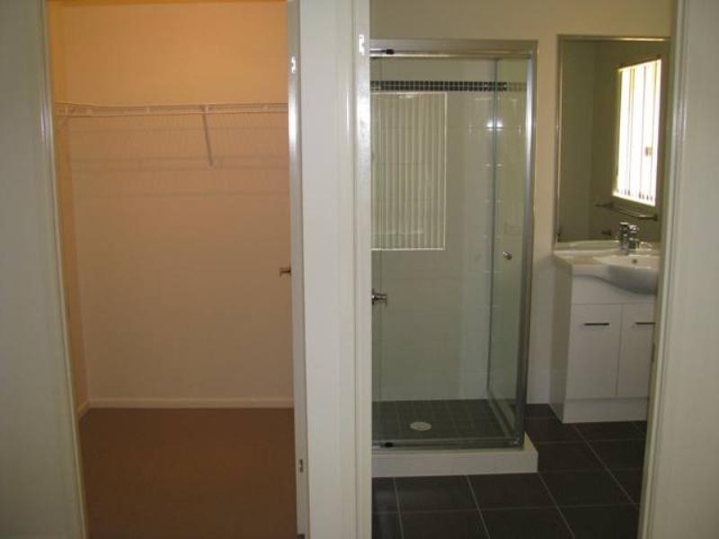 8 Figtree Court, Yamanto QLD 4305