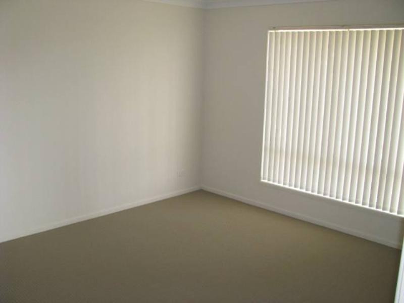 8 Figtree Court, Yamanto QLD 4305