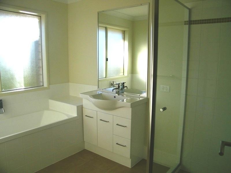 20 Figtree Court, Yamanto QLD 4305