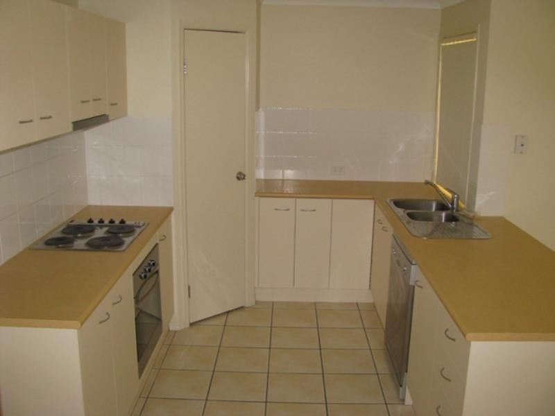 122 Anna Drive, Raceview QLD 4305