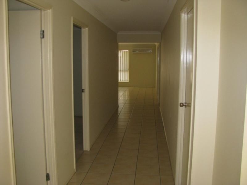 122 Anna Drive, Raceview QLD 4305