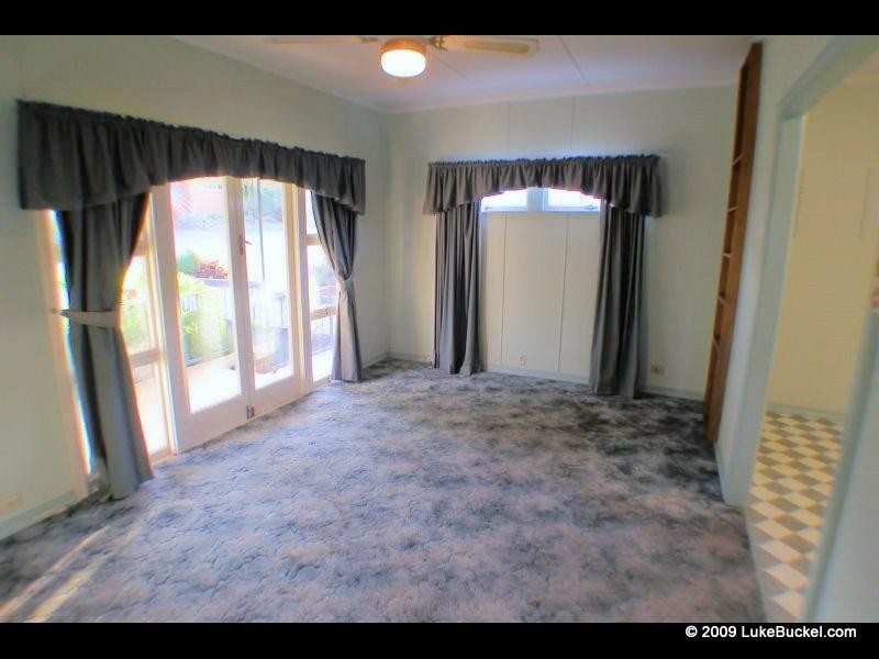 16 Robertson Road, Eastern Heights QLD 4305