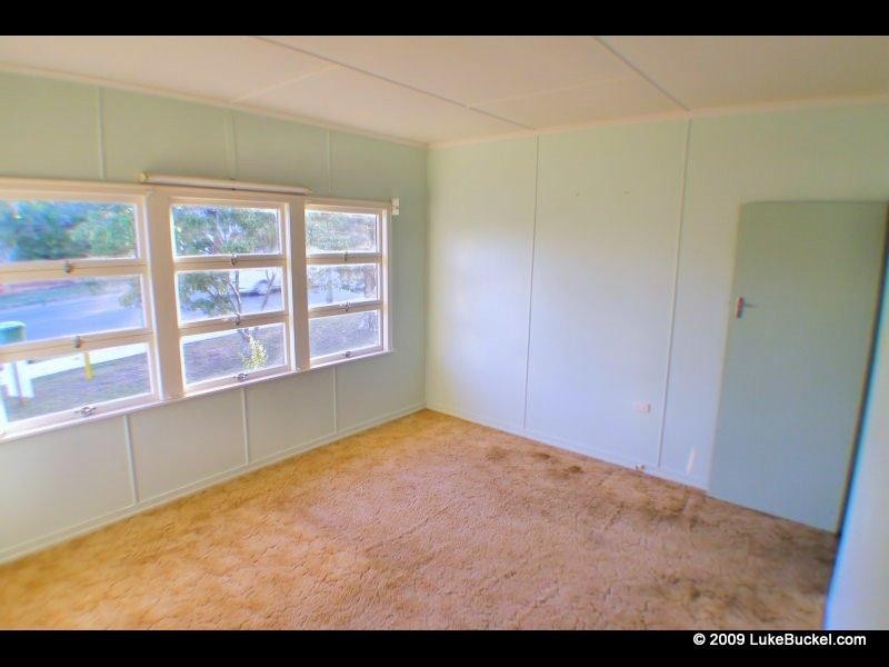 16 Robertson Road, Eastern Heights QLD 4305