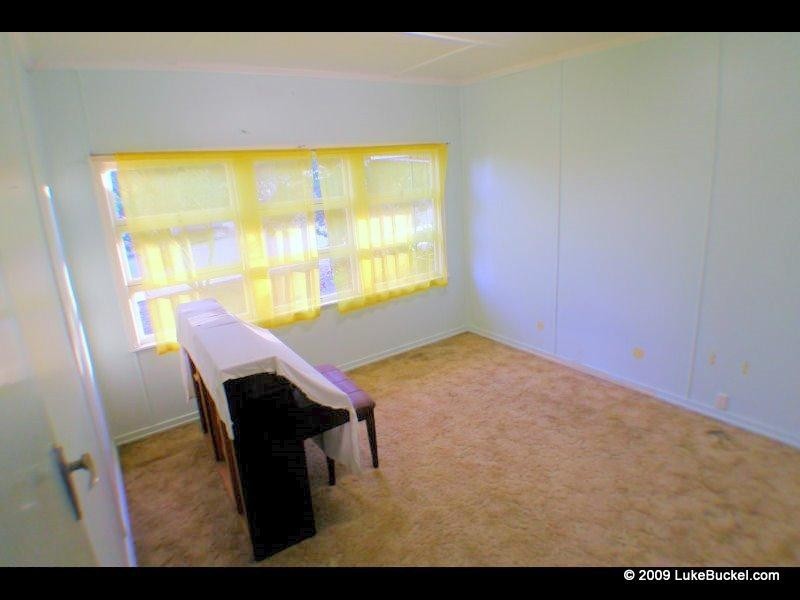 16 Robertson Road, Eastern Heights QLD 4305