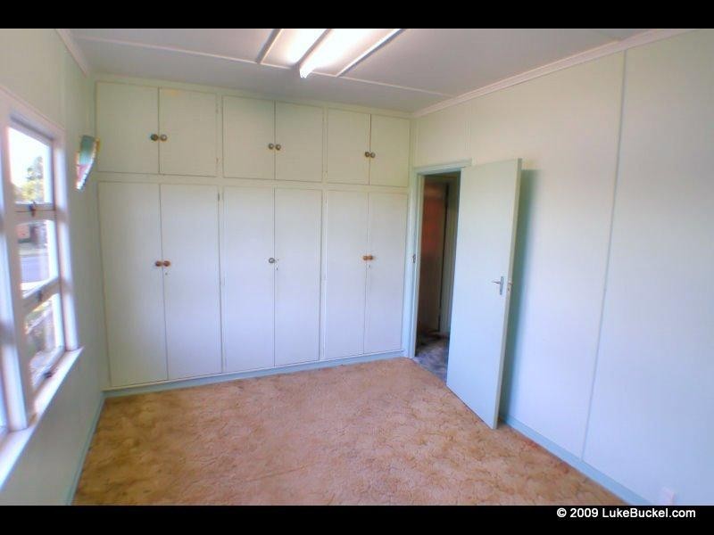 16 Robertson Road, Eastern Heights QLD 4305