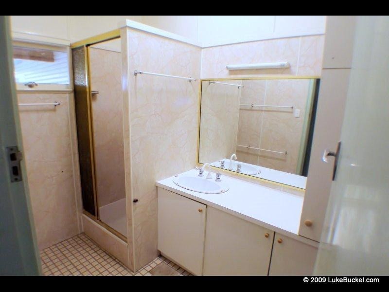 16 Robertson Road, Eastern Heights QLD 4305