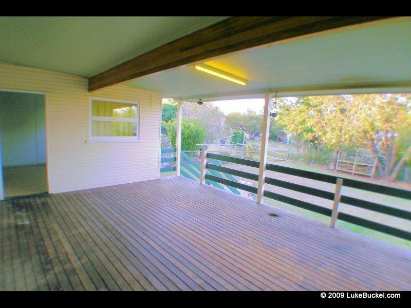 16 Robertson Road, Eastern Heights QLD 4305