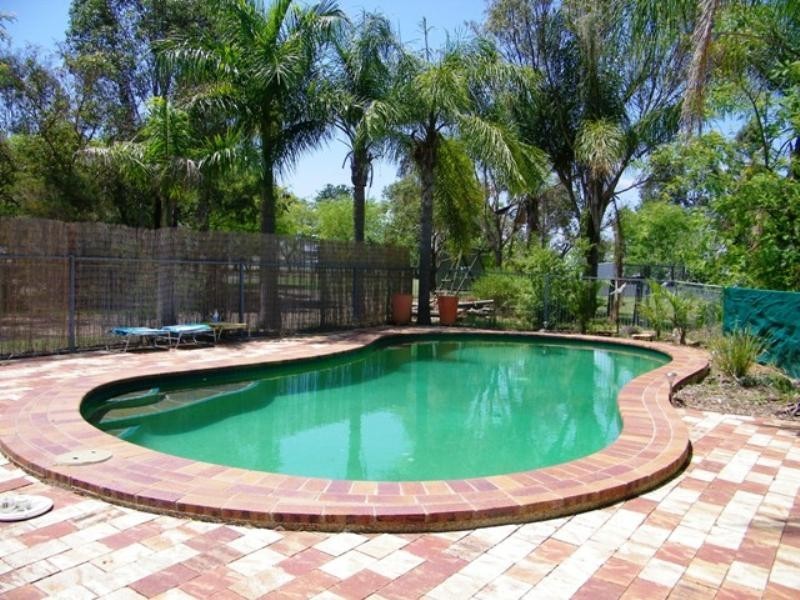 33 Roland Court, Peak Crossing QLD 4306