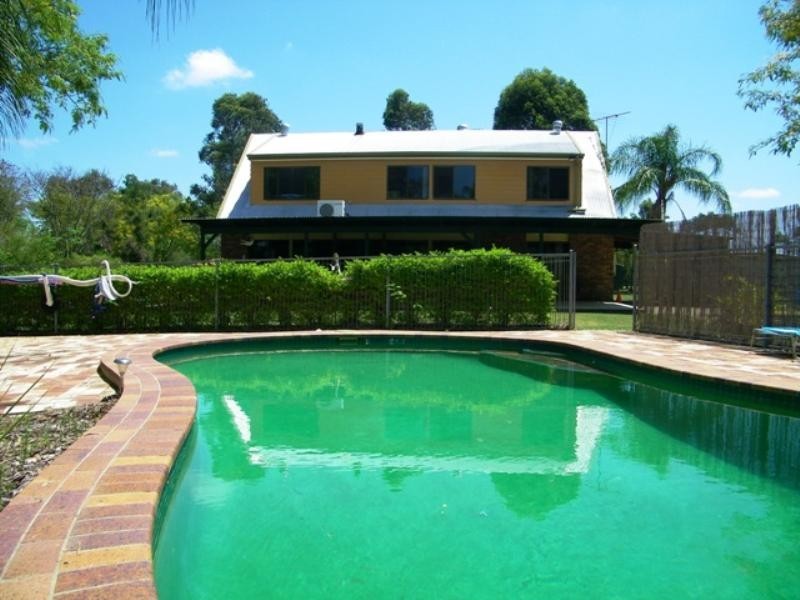 33 Roland Court, Peak Crossing QLD 4306