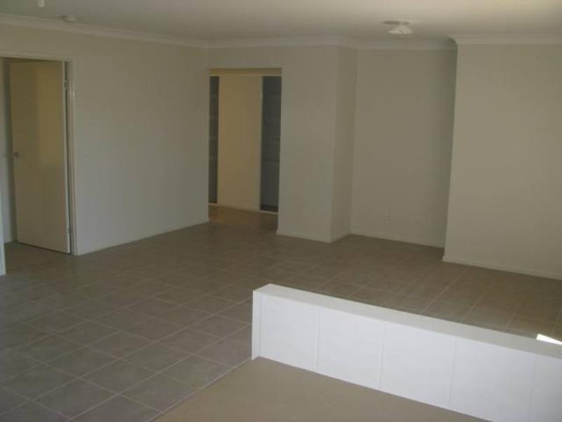 11 Eric Drive, Blackstone QLD 4304