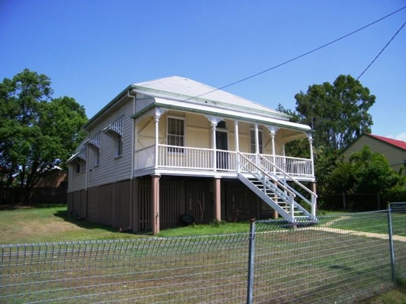 2 Cuffes Lane, North Ipswich QLD 4305