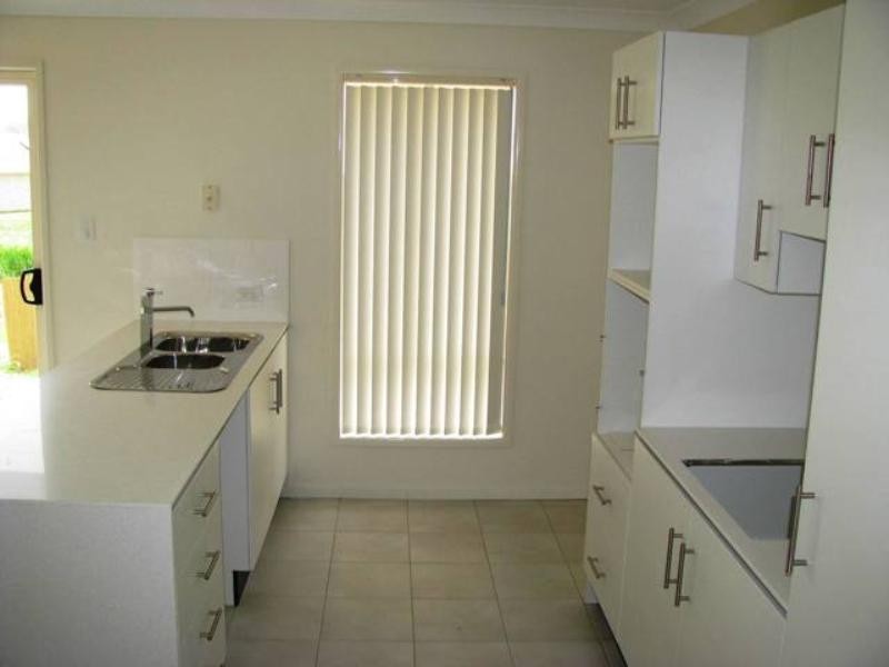 8 Figtree Court, Yamanto QLD 4305