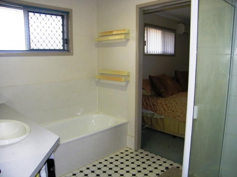 11 Jonquil Circuit, Flinders View QLD 4305