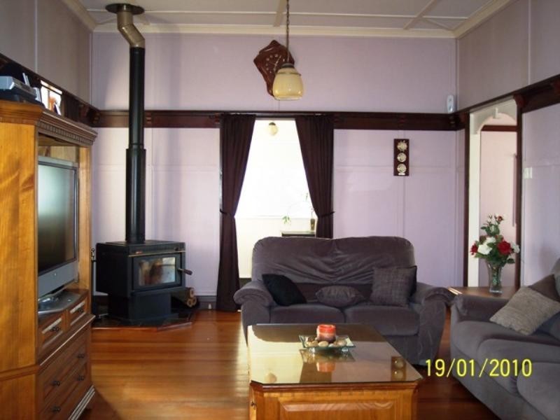 14 Queen Street, Newtown QLD 4305